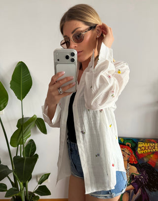 Camicia bianca con ricami